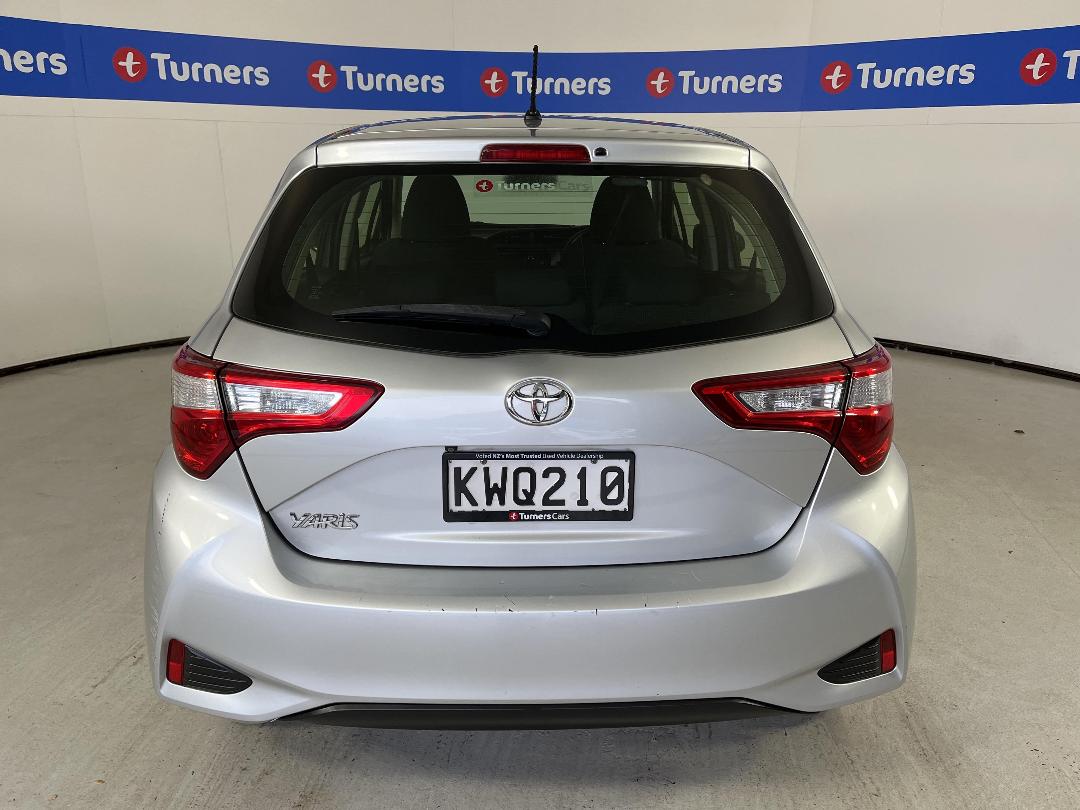 Photo '6' of Toyota Yaris