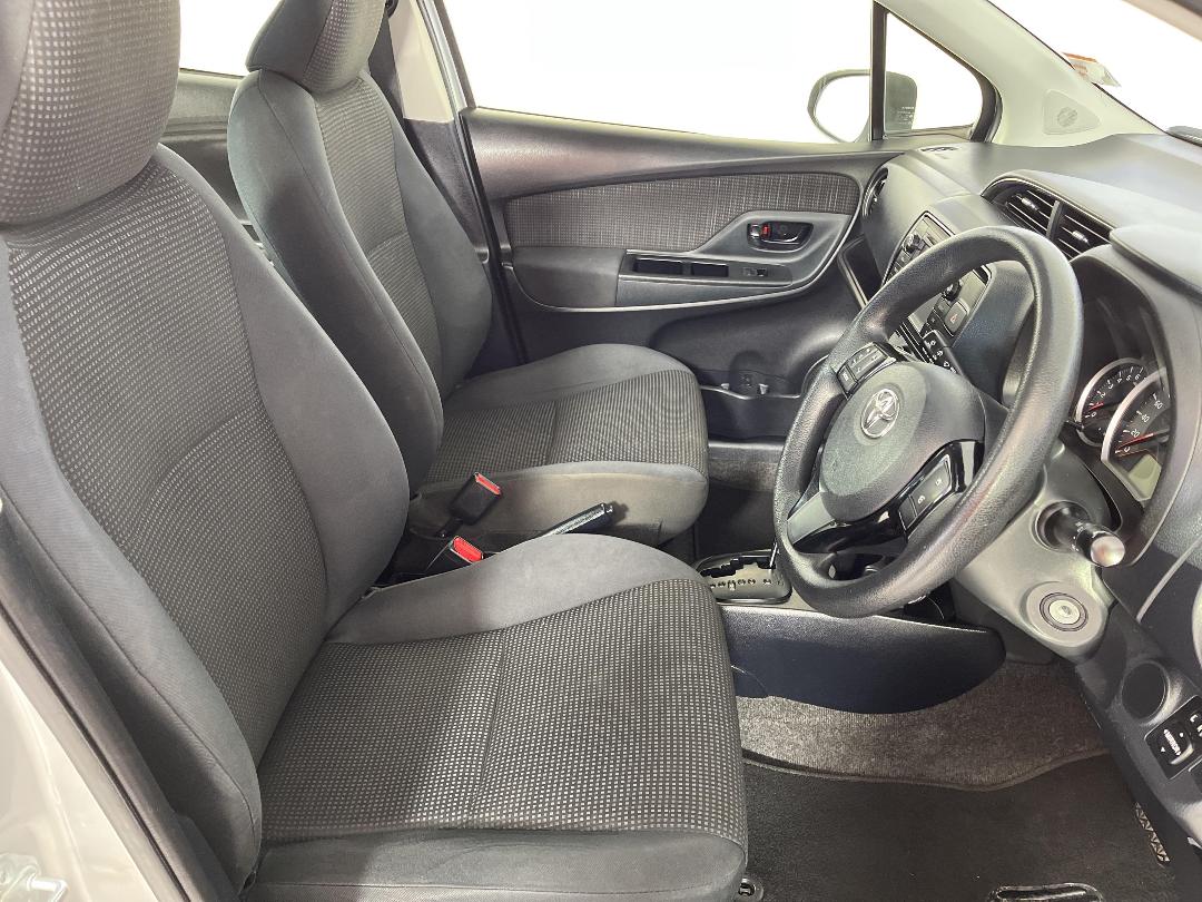 Photo '16' of Toyota Yaris