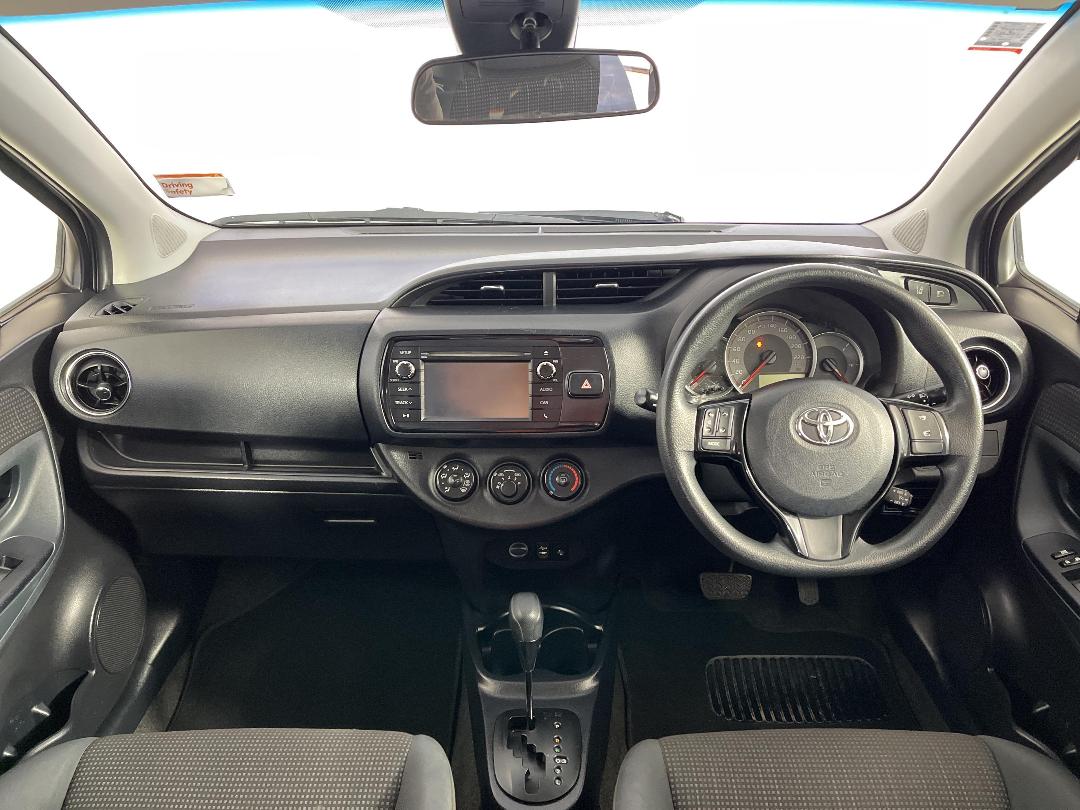 Photo '17' of Toyota Yaris