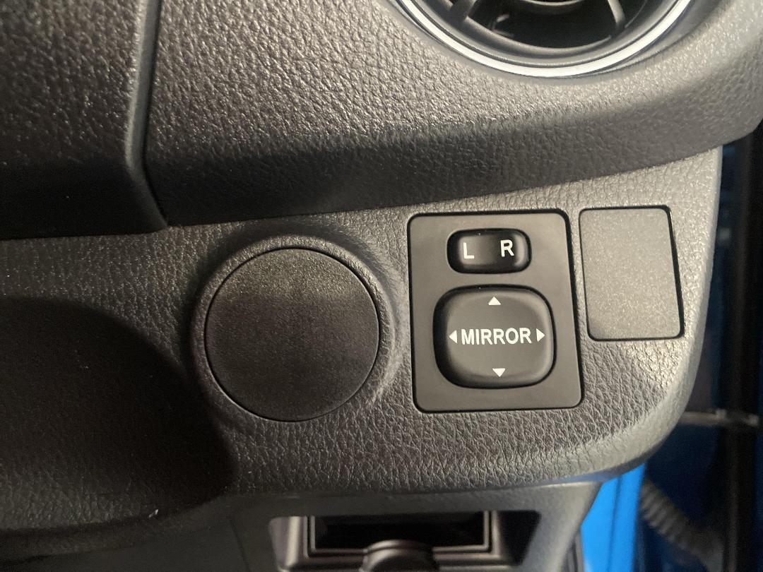 Photo '24' of Toyota Yaris