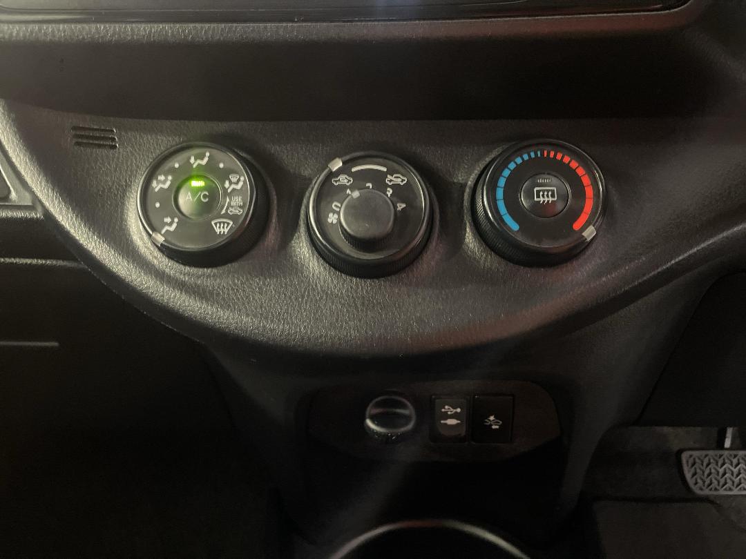 Photo '29' of Toyota Yaris