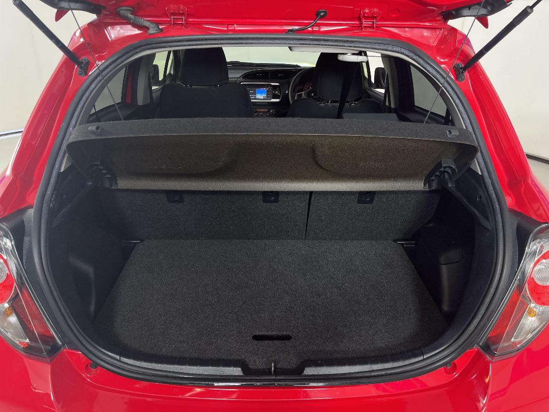 Photo '14' of Toyota Yaris