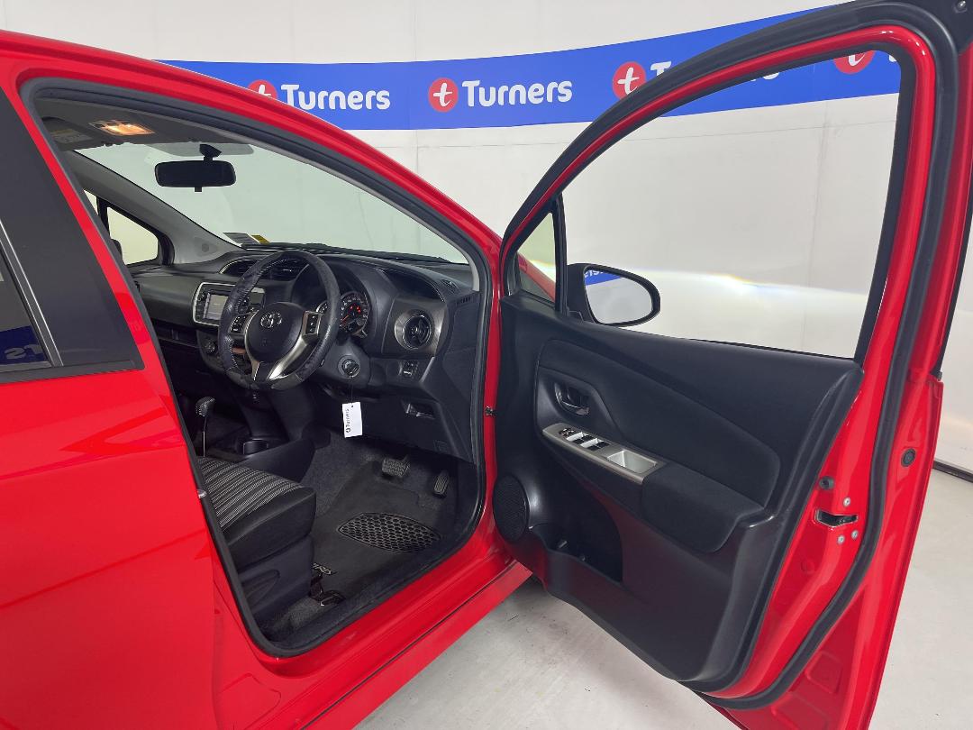 Photo '15' of Toyota Yaris