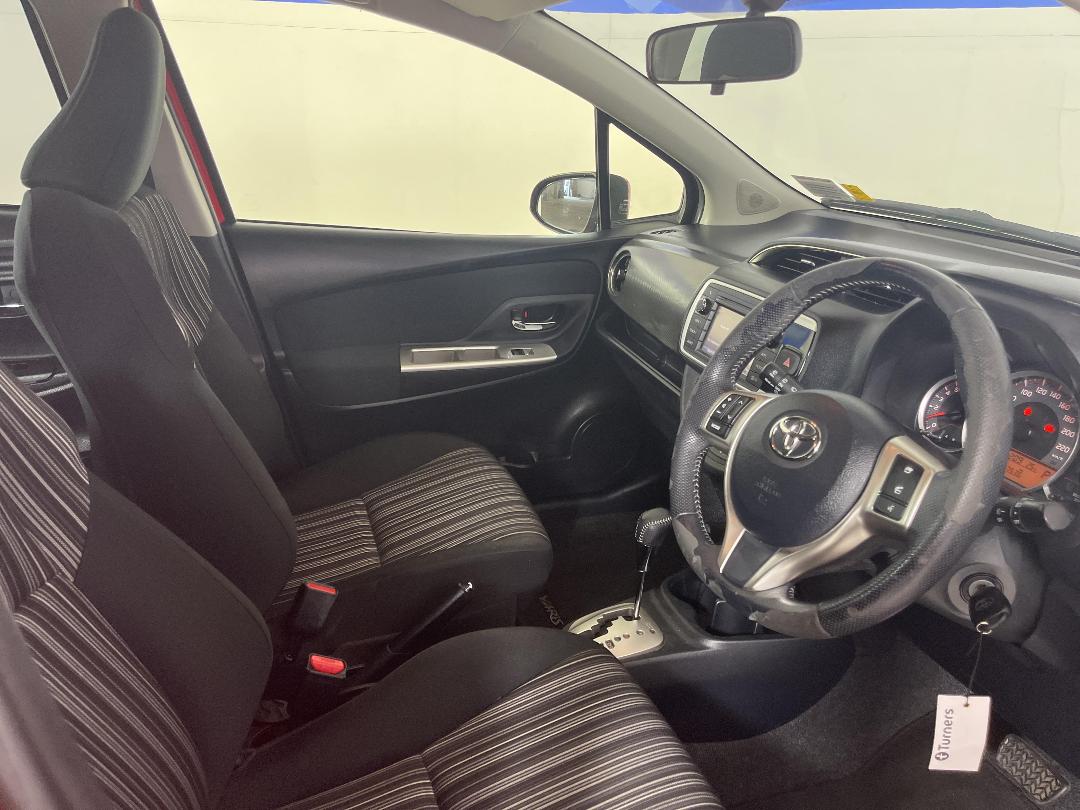 Photo '16' of Toyota Yaris