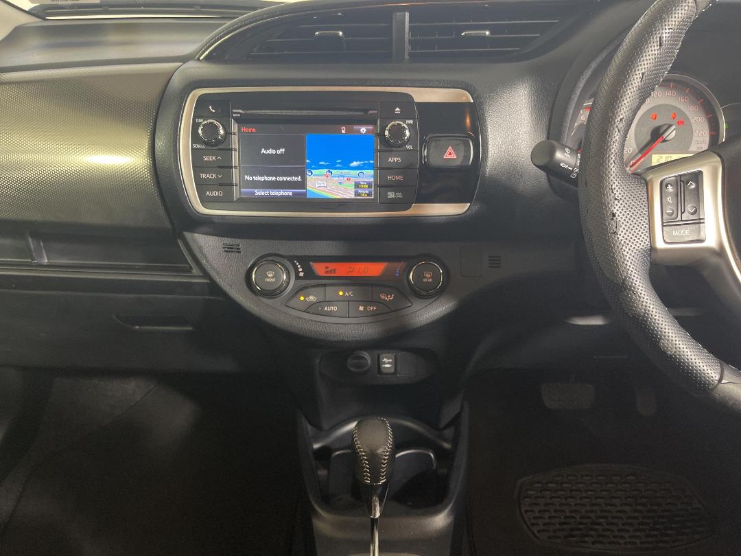 Photo '18' of Toyota Yaris