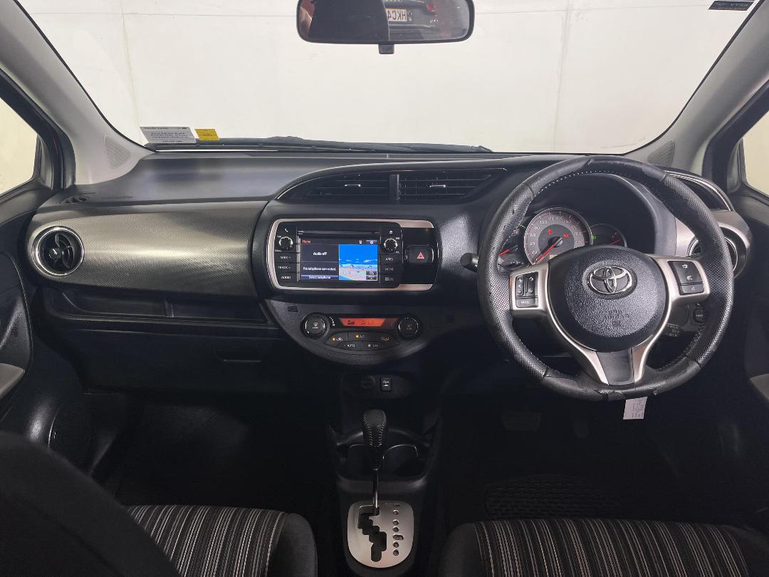 Photo '17' of Toyota Yaris