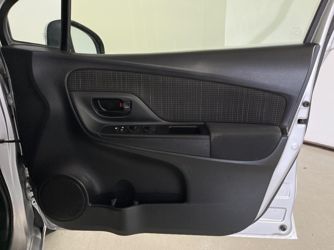 Photo '15' of Toyota Yaris Photo '15' of Toyota Yaris