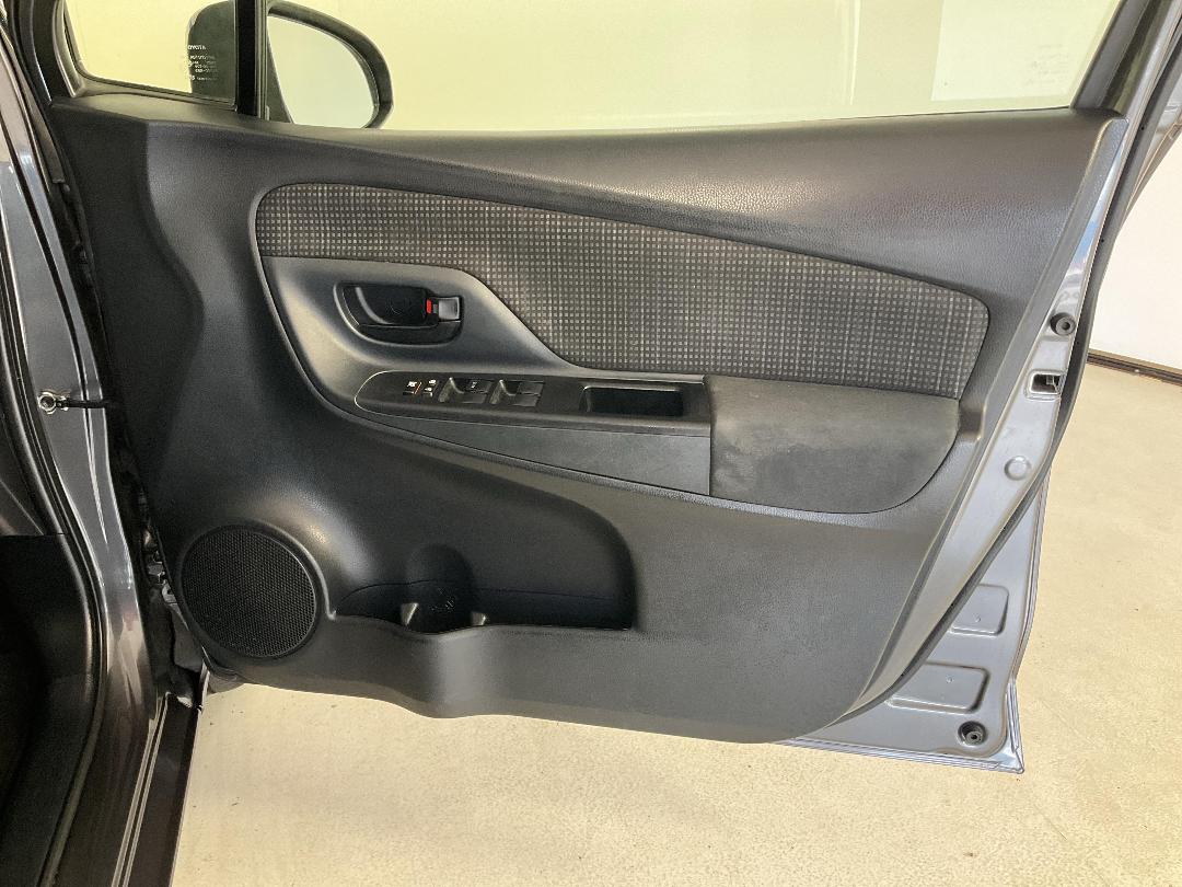 Photo '15' of Toyota Yaris