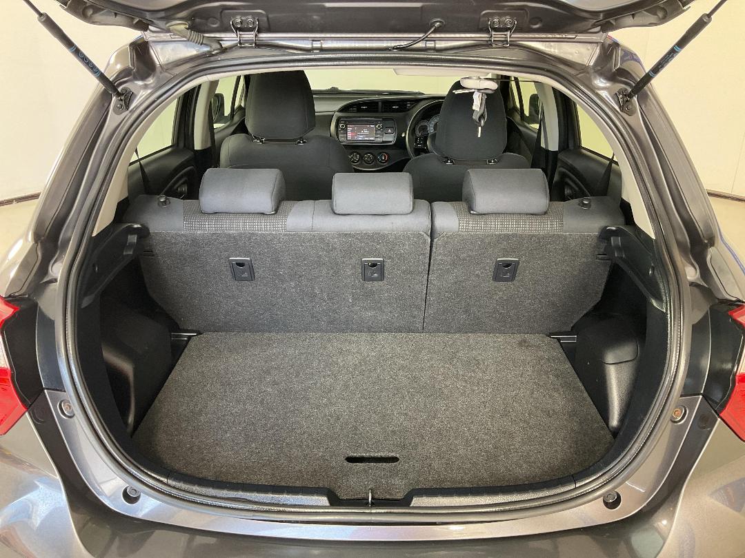 Photo '14' of Toyota Yaris