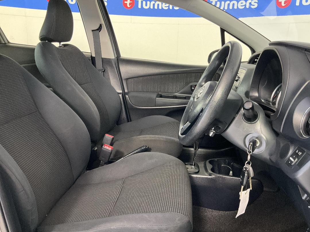 Photo '16' of Toyota Yaris