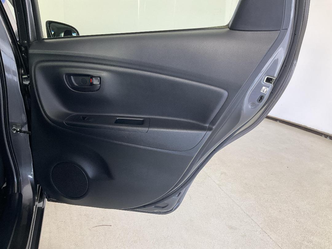 Photo '19' of Toyota Yaris