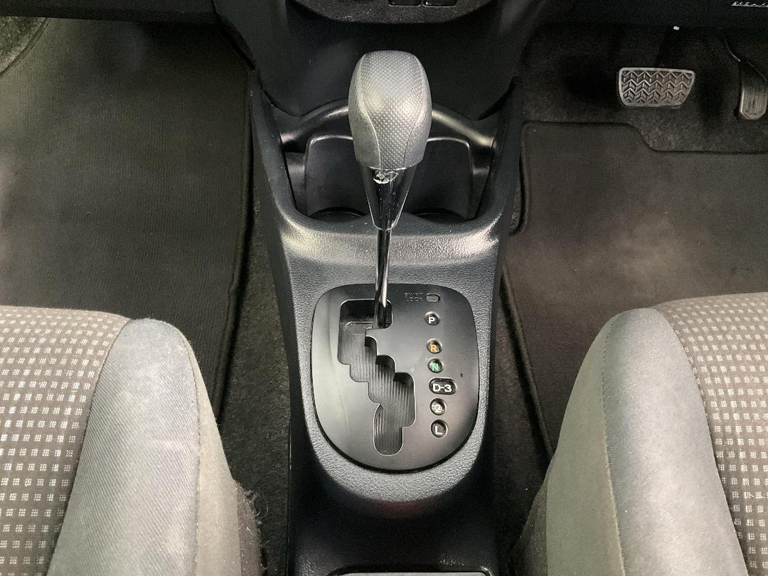 Photo '18' of Toyota Yaris