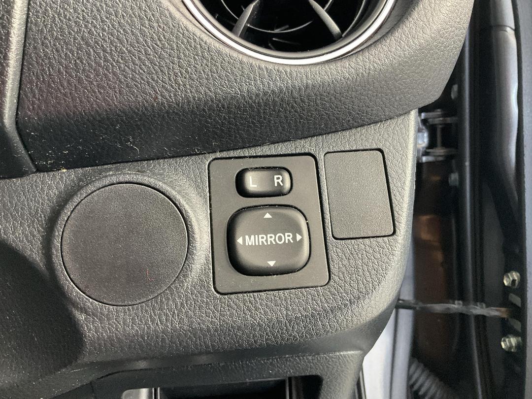 Photo '28' of Toyota Yaris