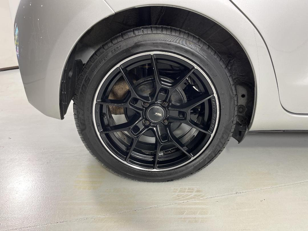 Photo '12' of Toyota Yaris