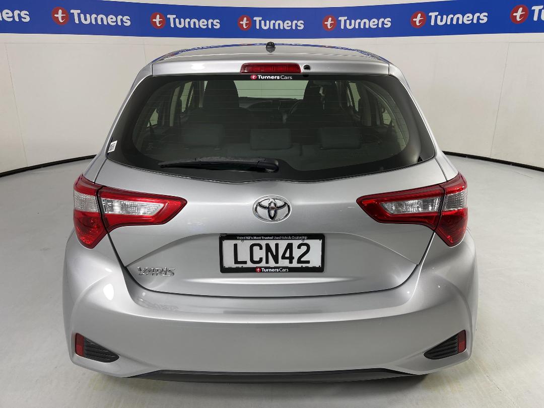 Photo '6' of Toyota Yaris