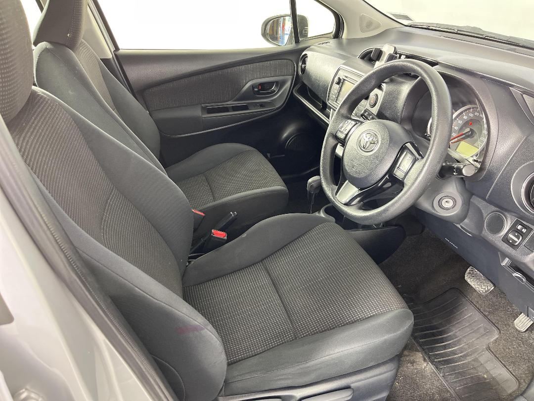 Photo '16' of Toyota Yaris