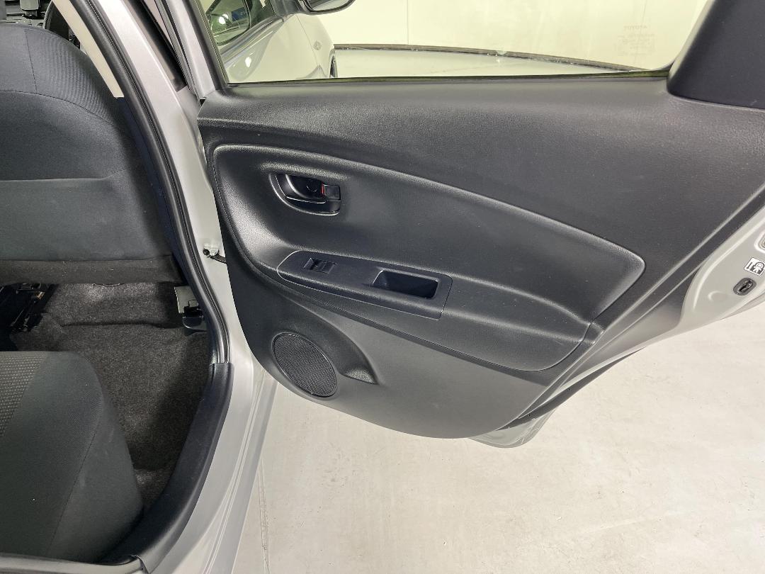 Photo '19' of Toyota Yaris