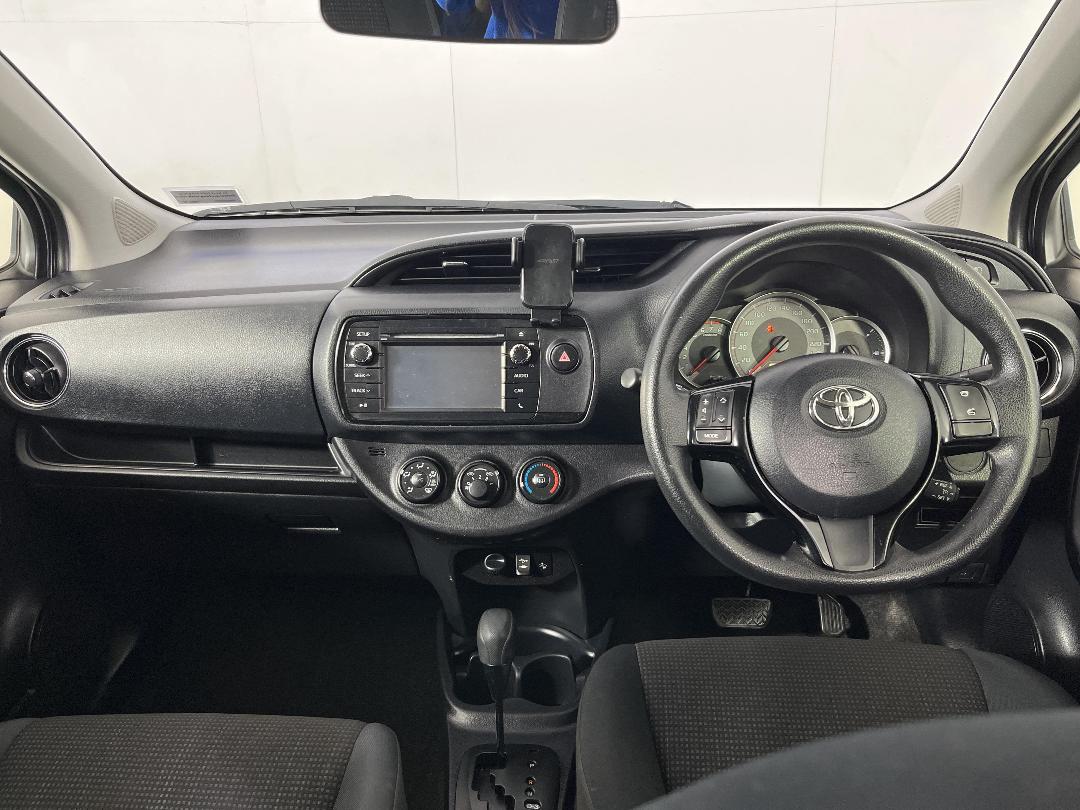 Photo '17' of Toyota Yaris