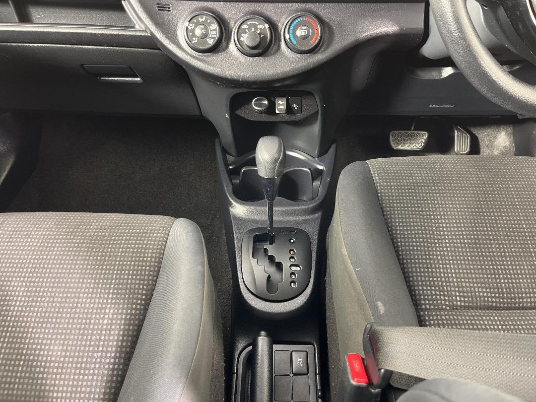 Photo '18' of Toyota Yaris