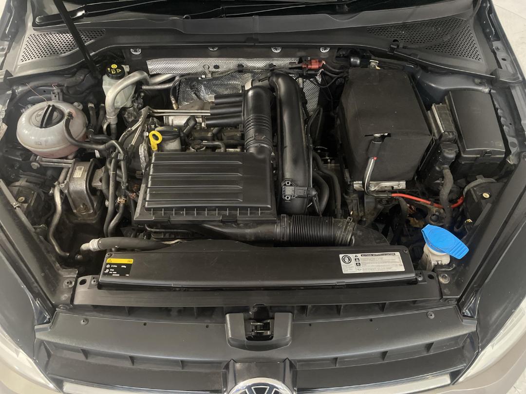 Photo '13' of Volkswagen Golf