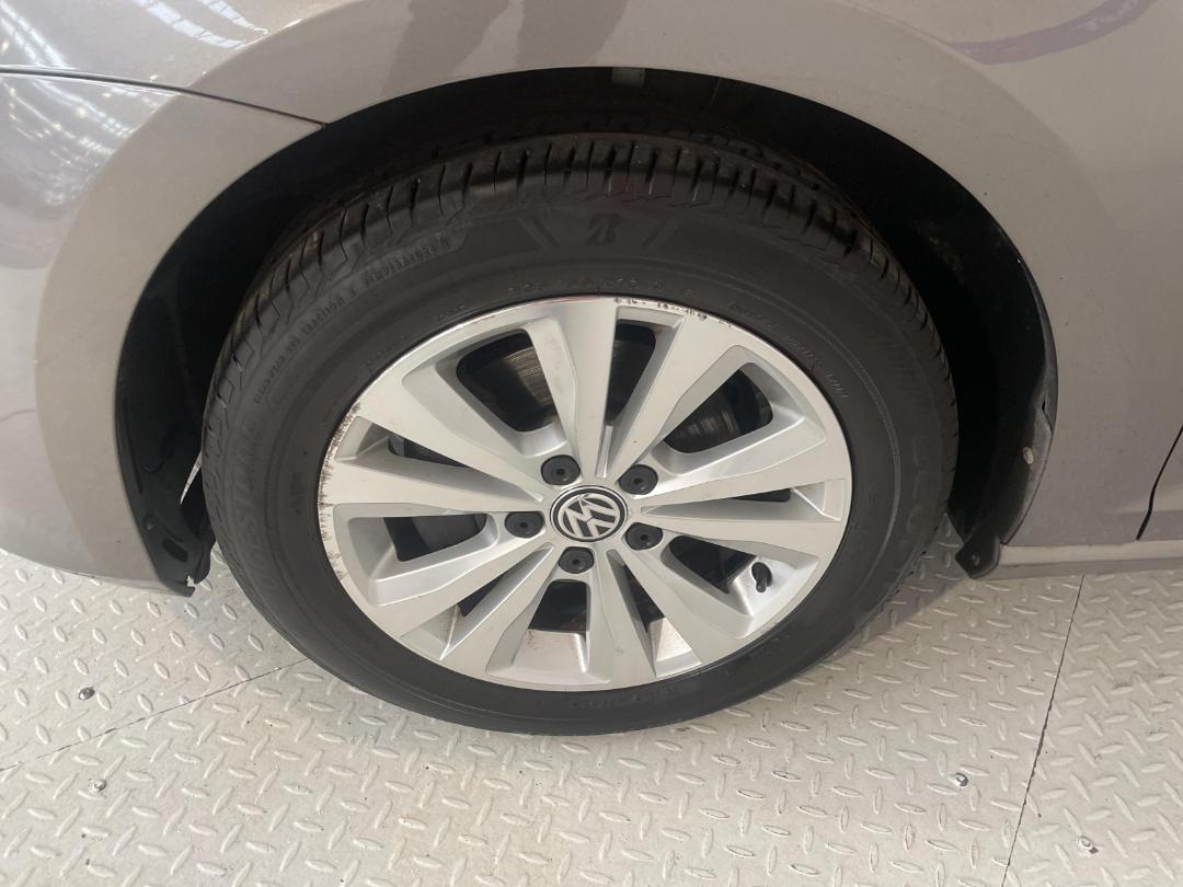 Photo '10' of Volkswagen Golf