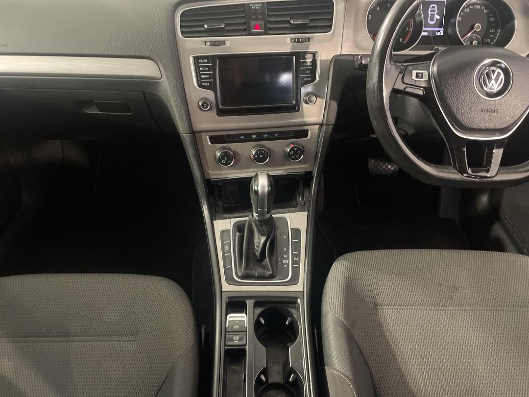 Photo '18' of Volkswagen Golf