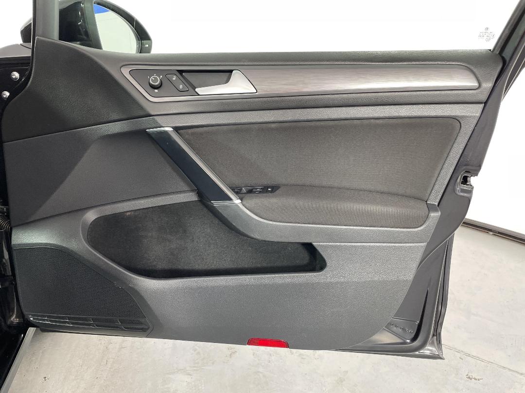 Photo '15' of Volkswagen Golf Photo '15' of Volkswagen Golf