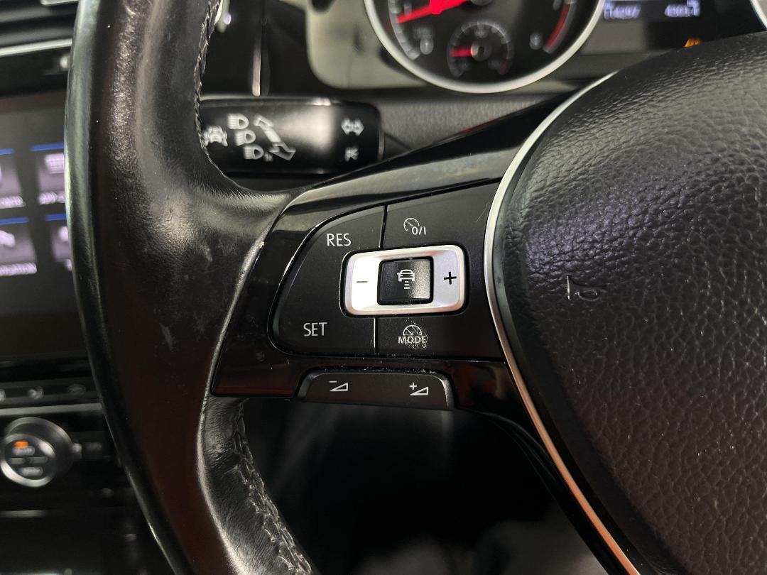 Photo '24' of Volkswagen Golf