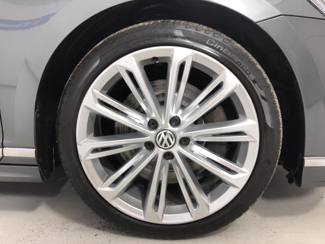 Photo '9' of Volkswagen Passat Photo '9' of Volkswagen Passat