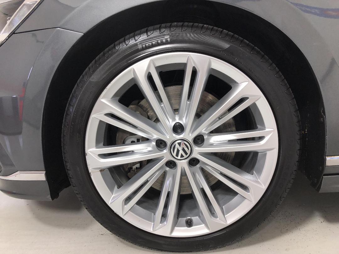 Photo '10' of Volkswagen Passat Photo '10' of Volkswagen Passat