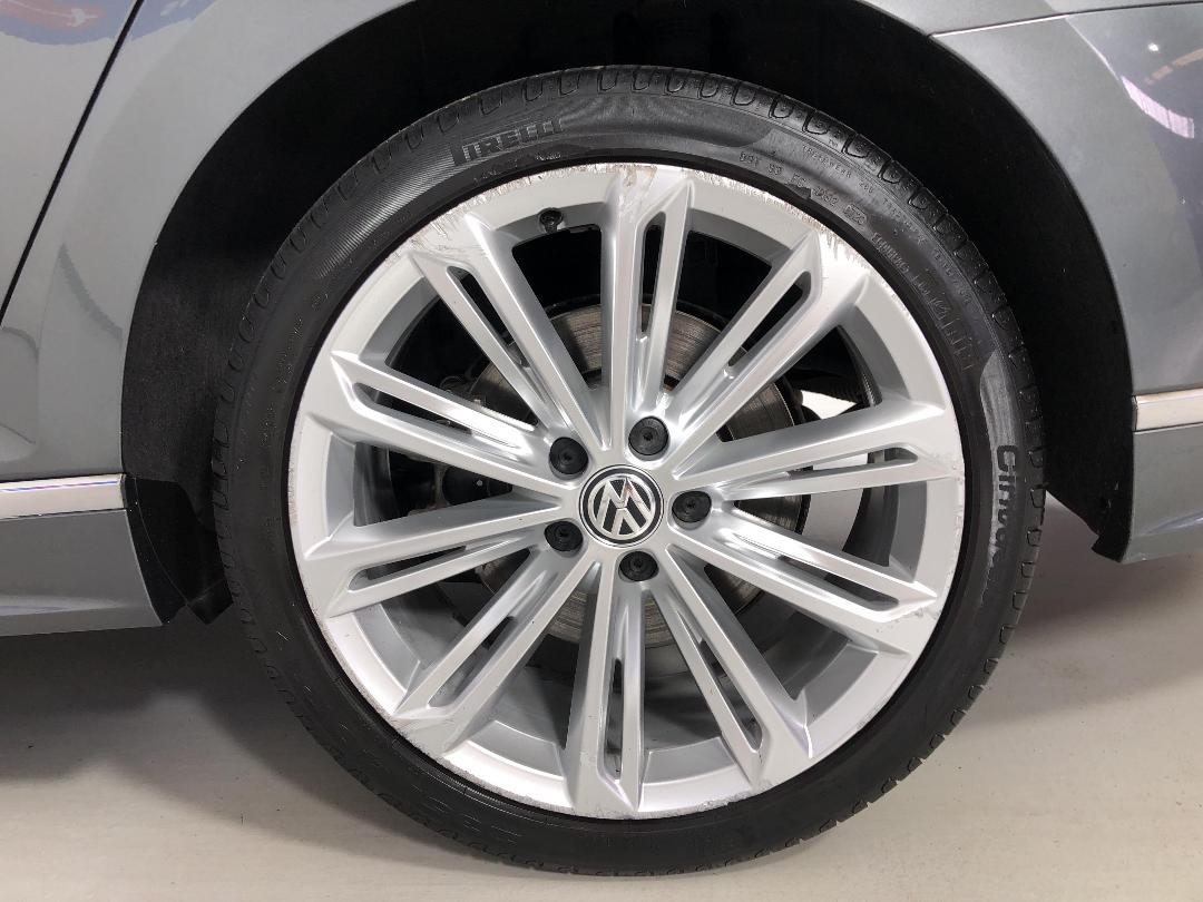 Photo '11' of Volkswagen Passat Photo '11' of Volkswagen Passat