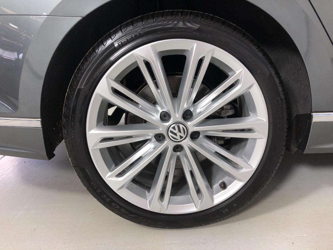 Photo '12' of Volkswagen Passat Photo '12' of Volkswagen Passat