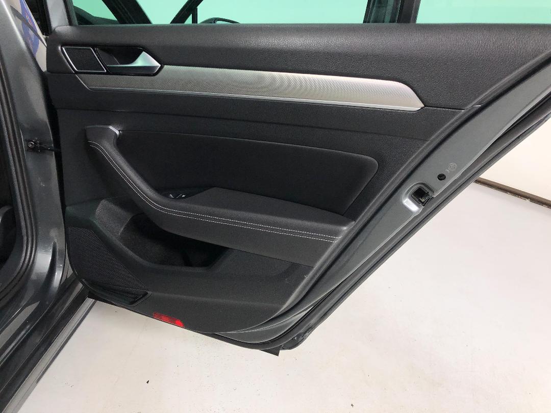 Photo '19' of Volkswagen Passat Photo '19' of Volkswagen Passat