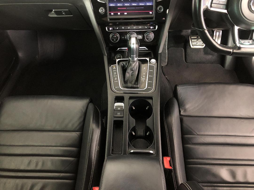 Photo '18' of Volkswagen Passat Photo '18' of Volkswagen Passat