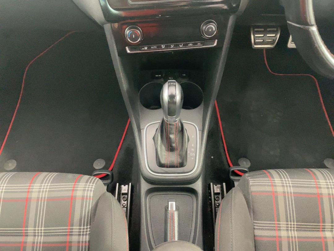 Photo '18' of Volkswagen Polo