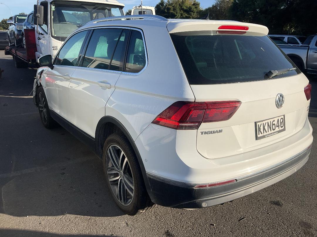 Photo '3' of Volkswagen Tiguan TDI Highline 4Motion Photo '3' of Volkswagen Tiguan TDI Highline 4Motion