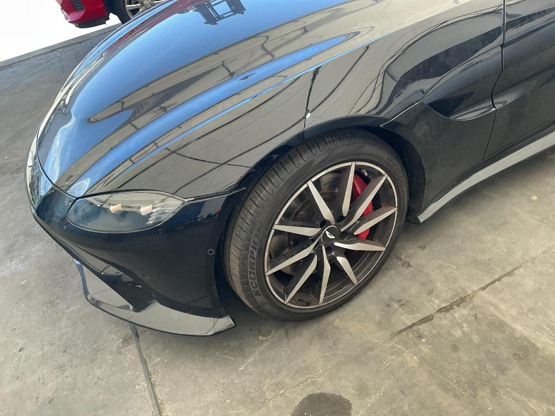 Photo '14' of Aston Martin Vantage