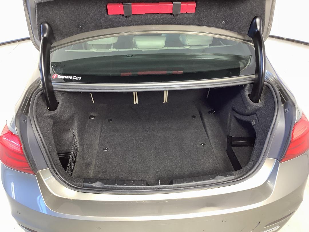 Photo '14' of BMW 330I Photo '14' of BMW 330I