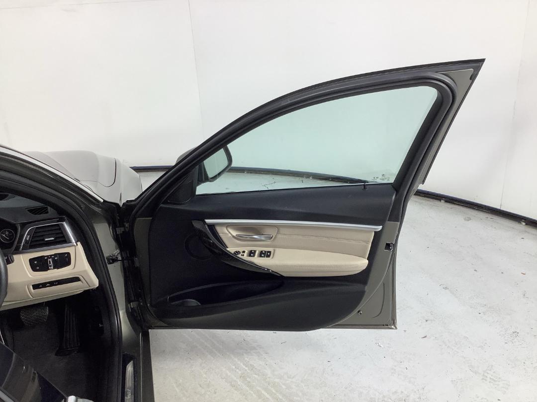 Photo '15' of BMW 330I Photo '15' of BMW 330I