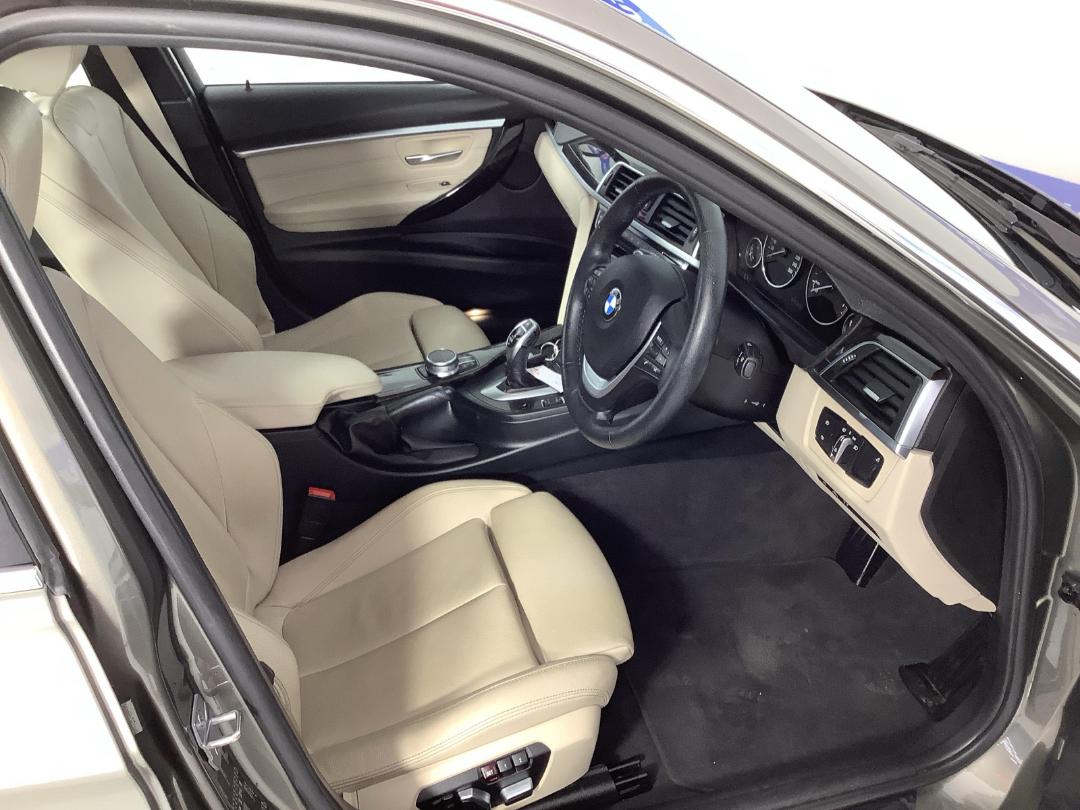 Photo '16' of BMW 330I Photo '16' of BMW 330I