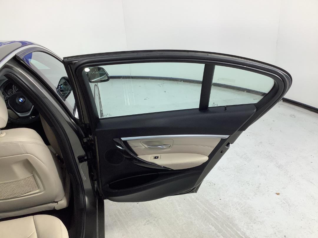 Photo '19' of BMW 330I Photo '19' of BMW 330I