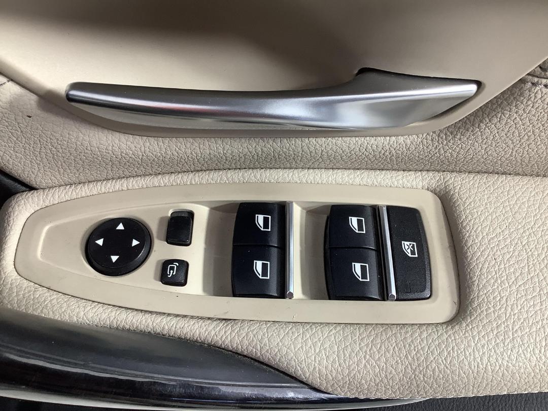 Photo '23' of BMW 330I Photo '23' of BMW 330I