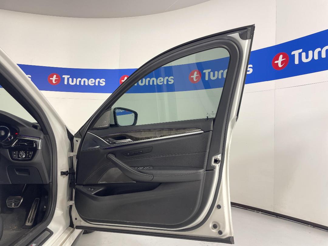 Photo '15' of BMW 540I