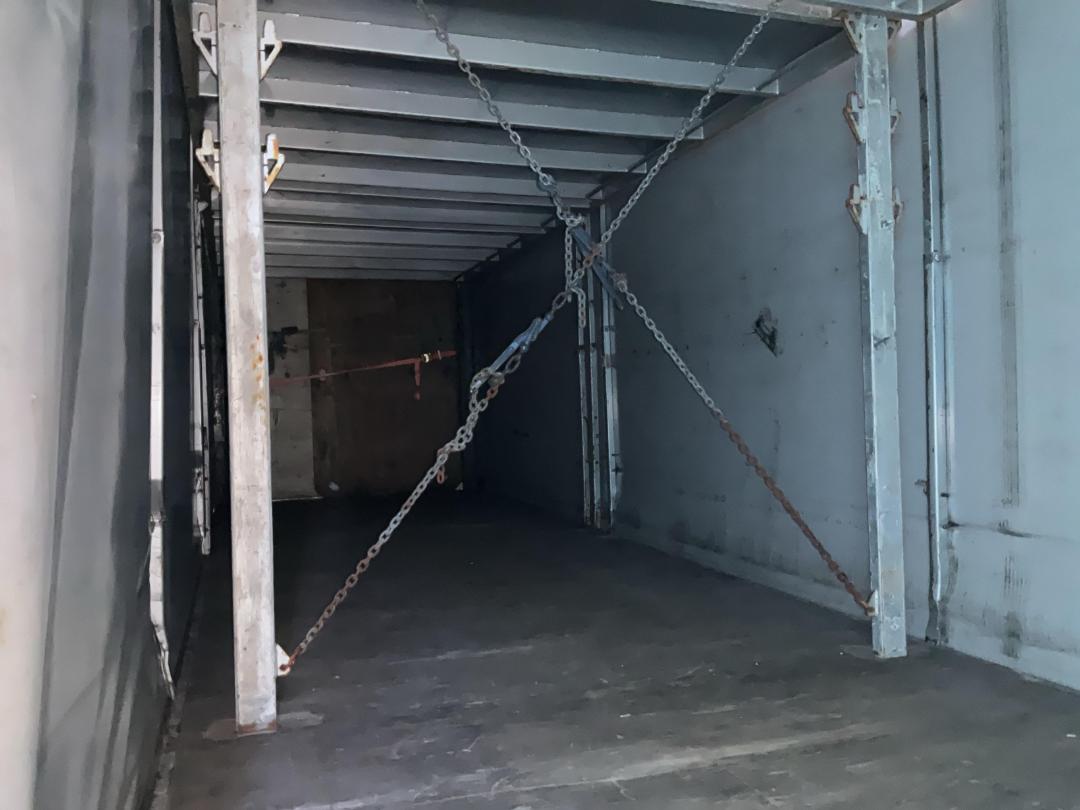 Photo '11' of DOMETT C2003 H Curtain/Chiller B-Train