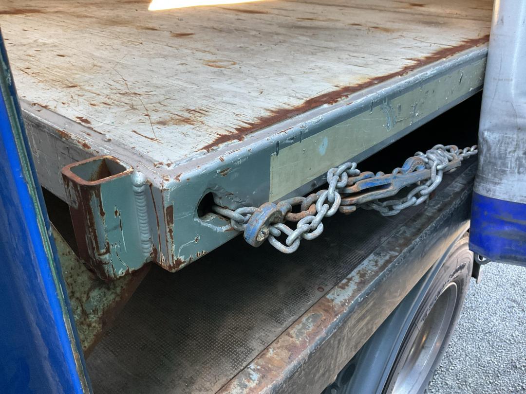 Photo '9' of DOMETT C2003 H Curtain/Chiller B-Train