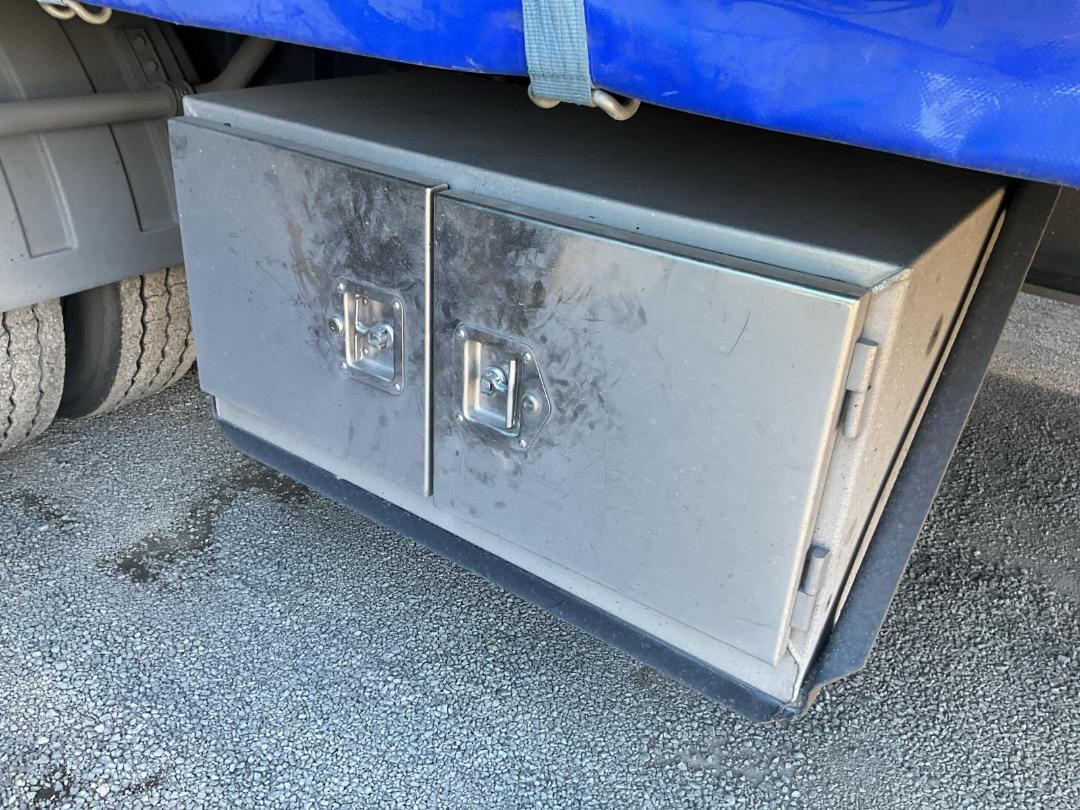 Photo '26' of DOMETT C2003 H Curtain/Chiller B-Train