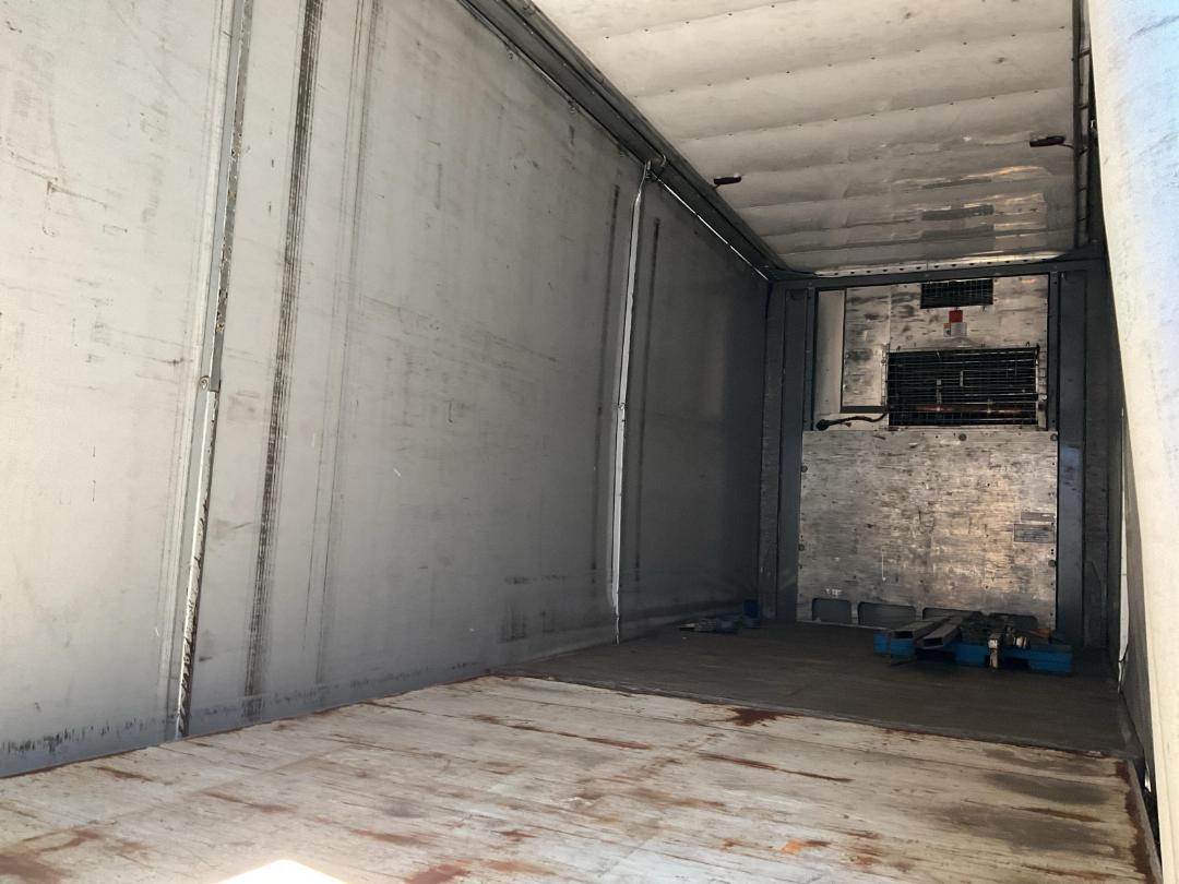 Photo '7' of DOMETT C2003 H Curtain/Chiller B-Train