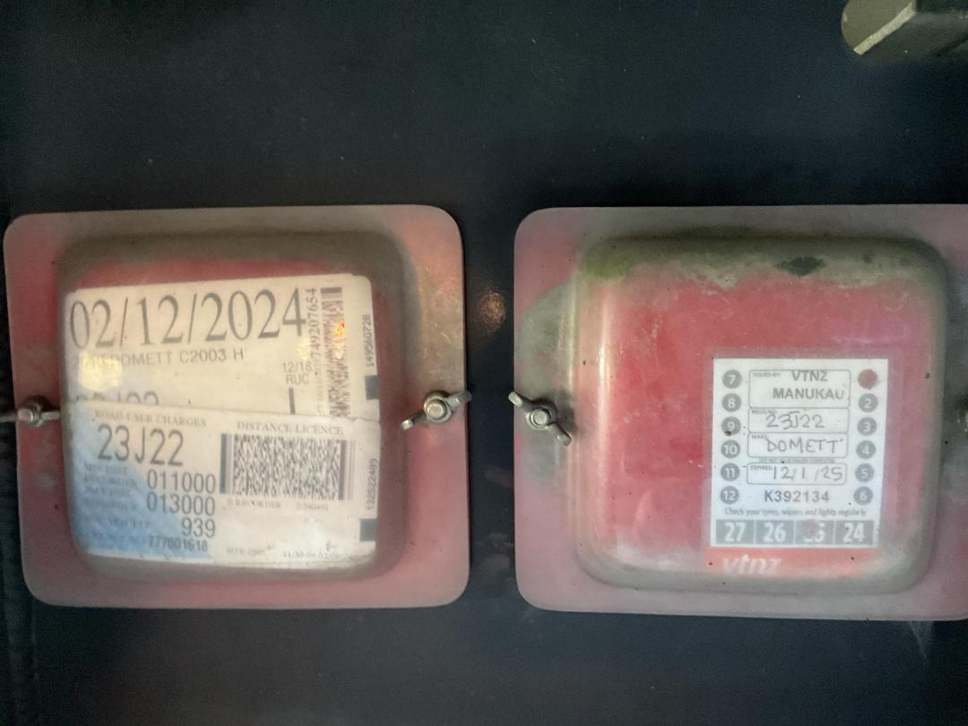 Photo '33' of DOMETT C2003 H Curtain/Chiller B-Train