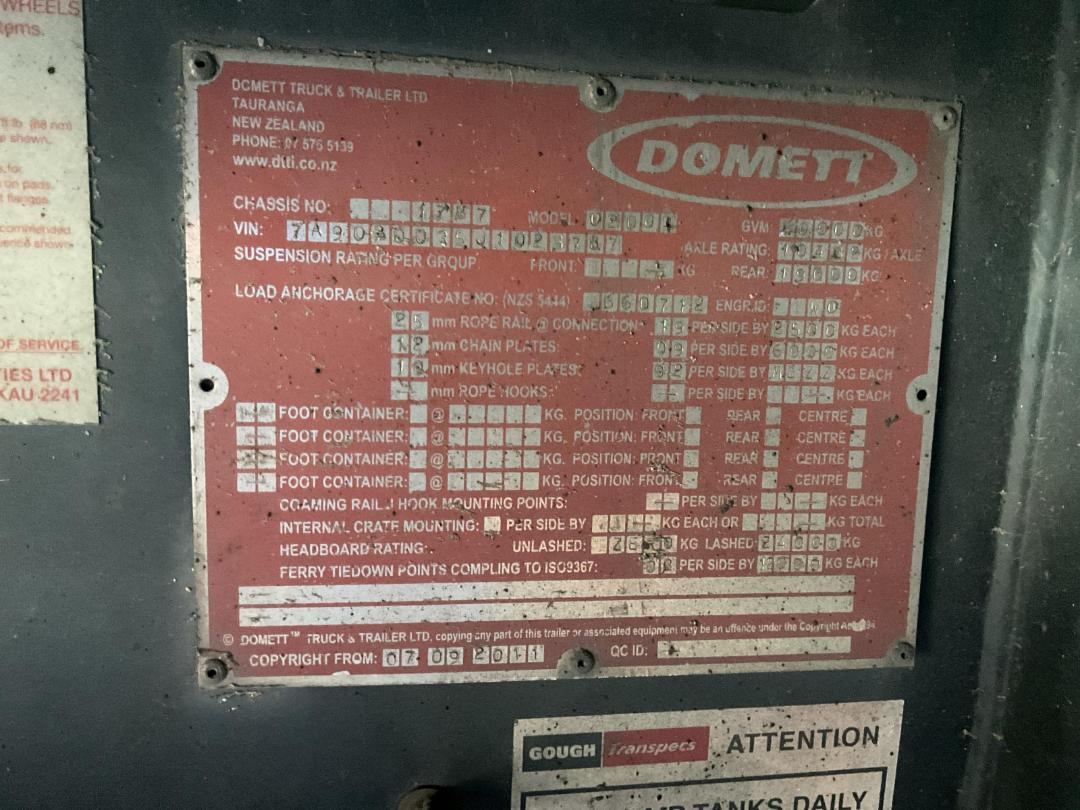 Photo '34' of DOMETT C2003 H Curtain/Chiller B-Train