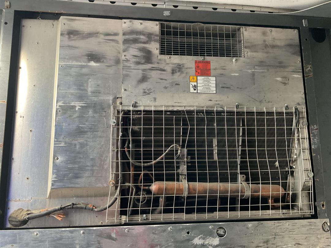 Photo '24' of DOMETT C2003 H Curtain/Chiller B-Train